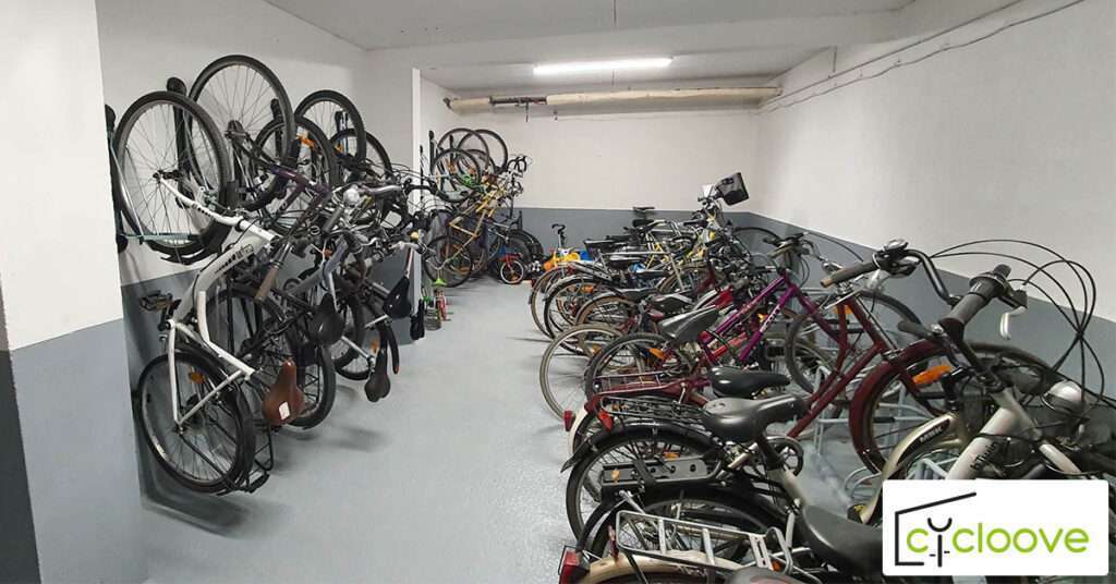 Pose de racks vélos et totems dans une copropriété (75)