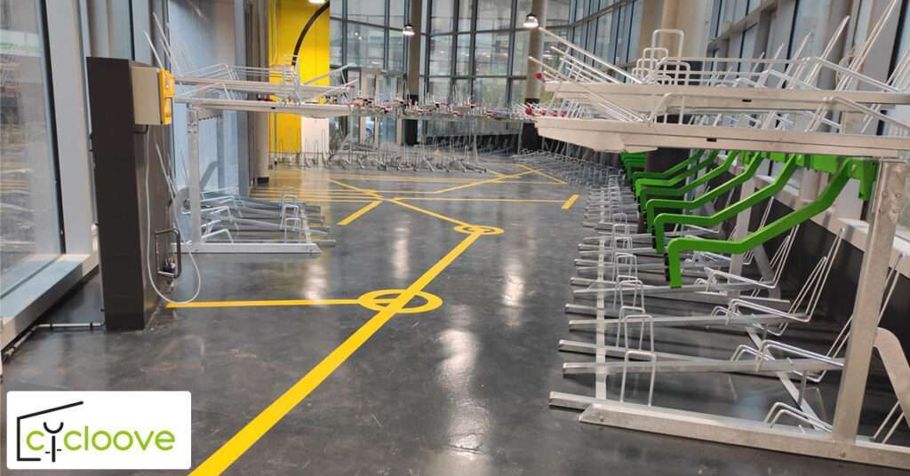 Pose et installation de racks double étage à vélos et accessoires à La Défense (92)