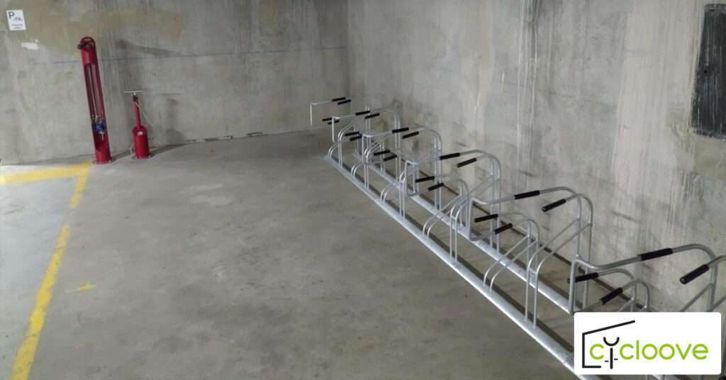 Installation de racks vélos, Station de gonflage et Totem d'outillage